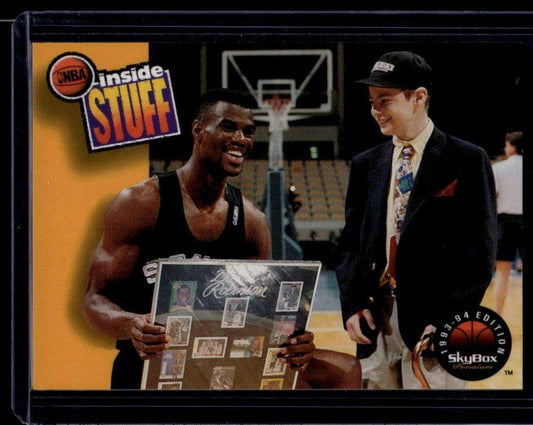 1993-94 SkyBox Premium #22 Inside Stuff (David Robinson)